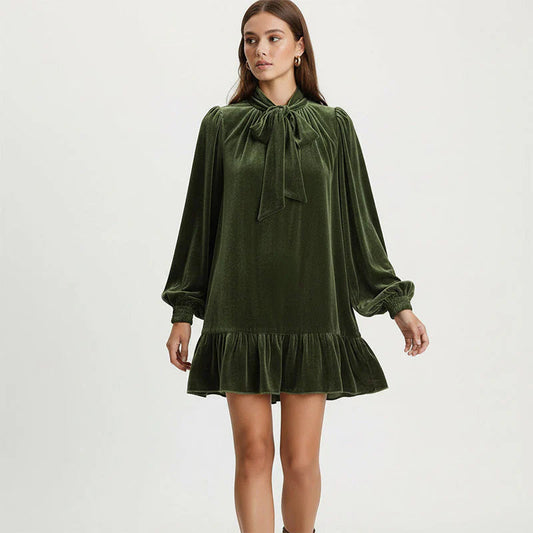 Dámské sametové šaty s vázacím výstřihem a volánkovým lemem