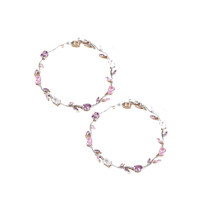 Jedinečný náramok s príveskom pre ženy