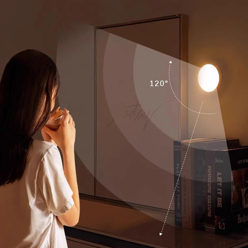 Kompaktné nočné svetlo do domácnosti so senzorom pohybu