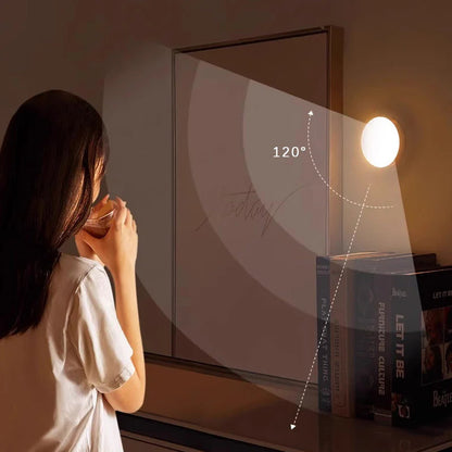 Kompaktné nočné svetlo do domácnosti so senzorom pohybu