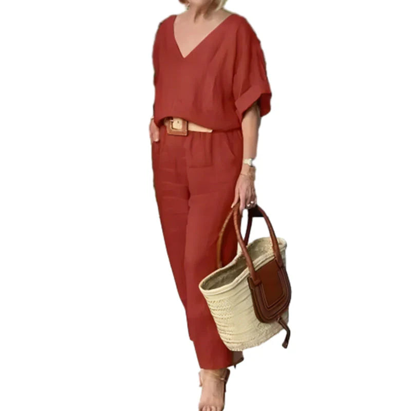 Voľná košeľa s výstrihom do V a nohavice s vreckami z roku 2026