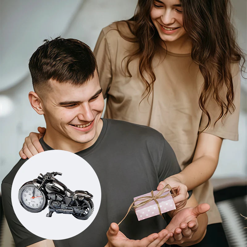 Kreativní motocyklový budík