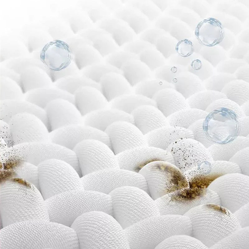 Čistiaci prostriedok na páperové bundy s kefou