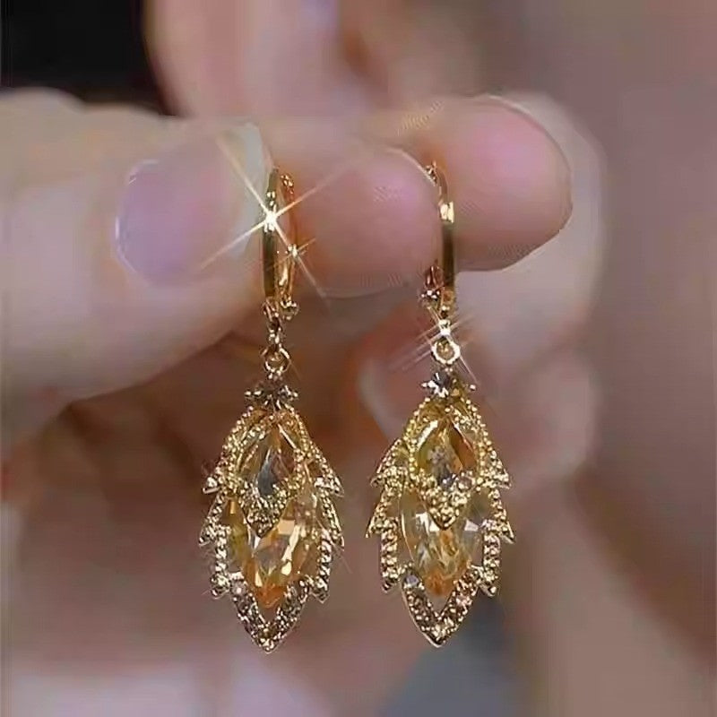 ✨Elegantní zlaté náušnice s třpytivými diamanty