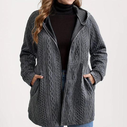 Bunda s kapucí, volným střihem a texturovanou tkaninou