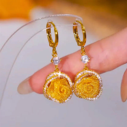 Elegantné sieťované náušnice s ružou