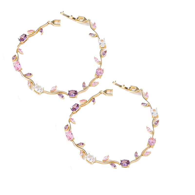 Jedinečný náramok s príveskom pre ženy